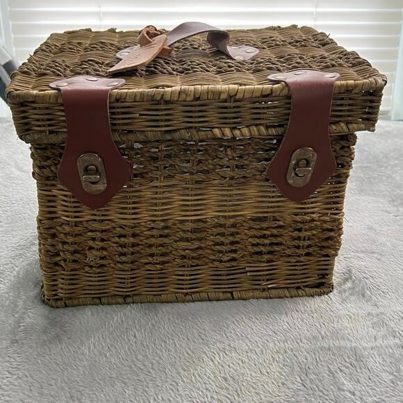 HARRODS VINTAGE Brown Wicker Basket Rare Find Brass Hardware - Picture 1 of 10